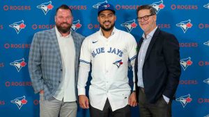 Toronto Blue Jays manager John Schneider (left) and executive VP, baseball operations & general manager Ross Atkins (right) pose with outfielder Anthony Santander (centre) at an introductory press conference on Jan. 21, 2025. (credit: Toronto Blue Jays)