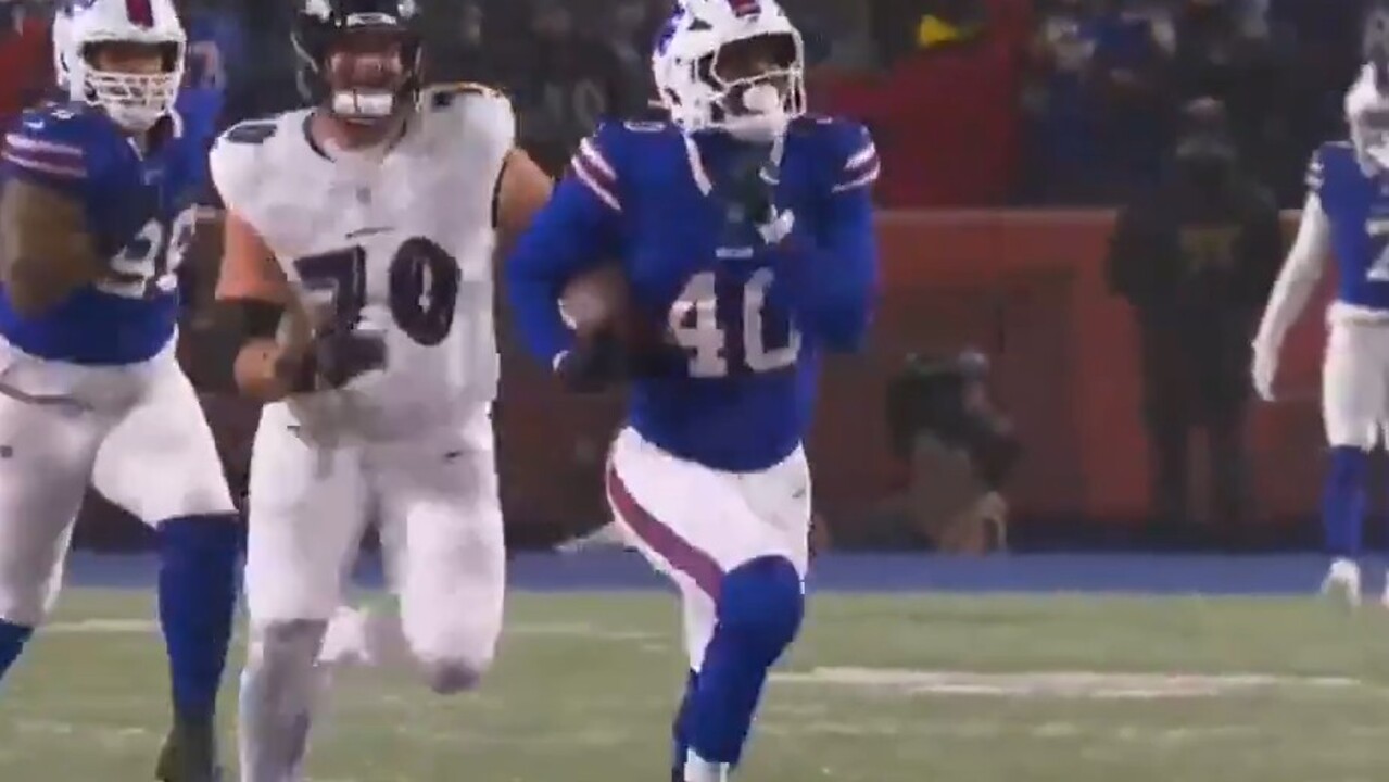 Bills’ Allen punches in TD after Miller’s massive fumble return