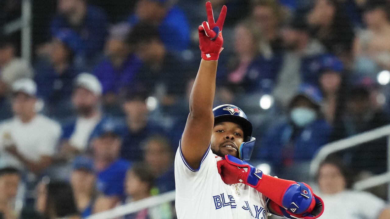 Will Blue Jays signing Santander impact Guerrero Jr. re-signing?