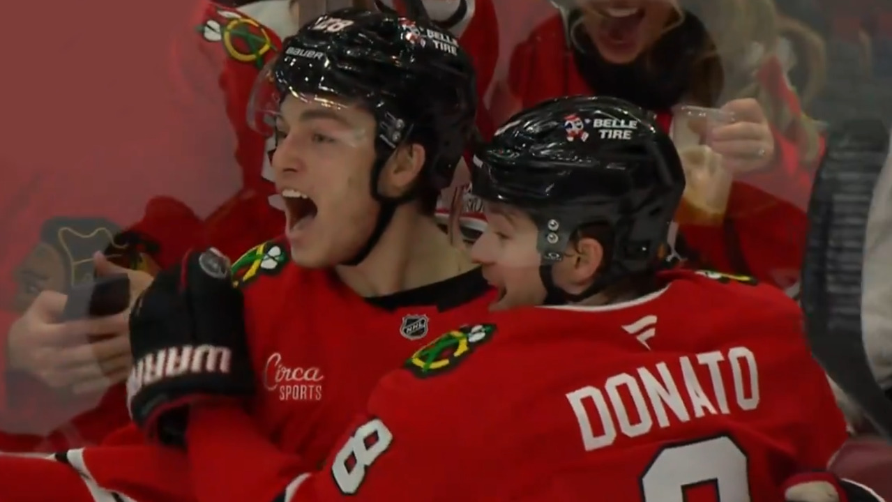 Blackhawks’ Dach buries first career NHL goal vs. Lightning