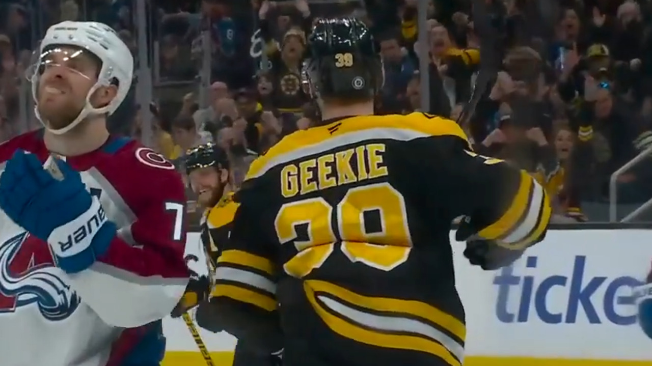 Geekie pots pair of consecutive goals to give Bruins lead vs. Avalanche