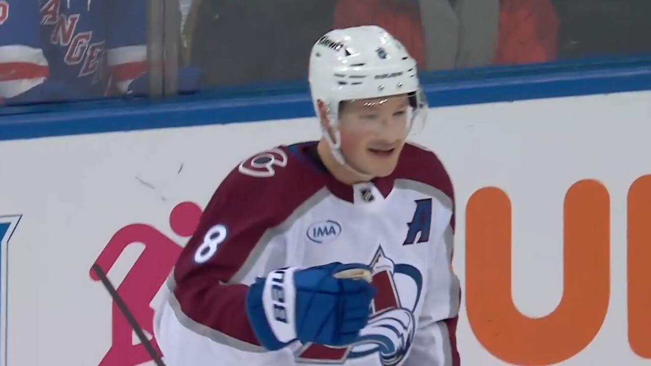 Necas records first point as an Avalanche with assist to Makar