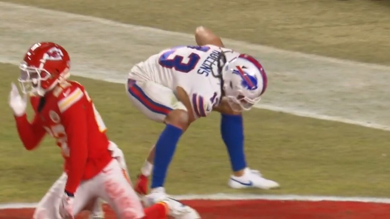 Bills’ Allen fires beautiful 34-yard touchdown strike to Hollins