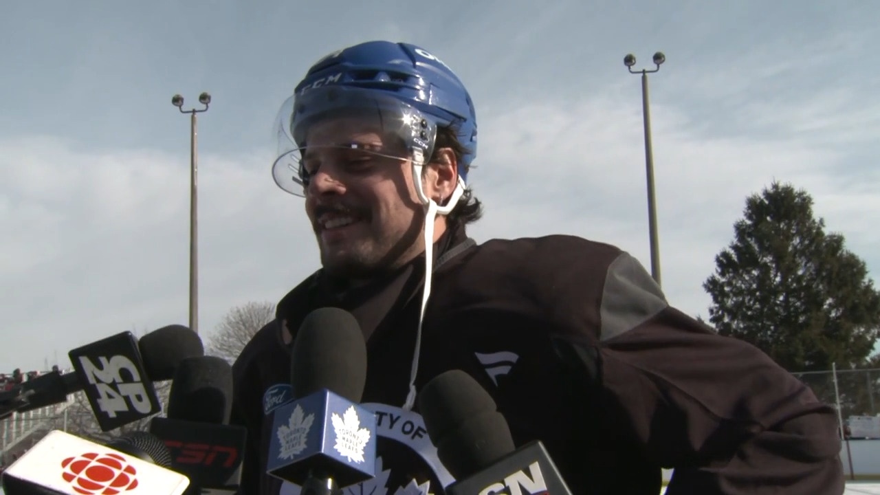 Matthews soaking up his team’s victory at Maple Leafs’ outdoor practice