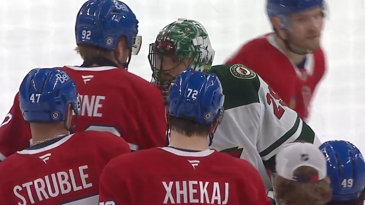 Canadiens shake hands with Fleury after his final game in Bell Centre