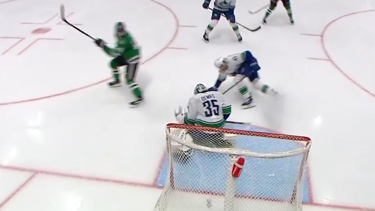 Stars’ Roope Hintz flies in and slides it five-hole for slick goal