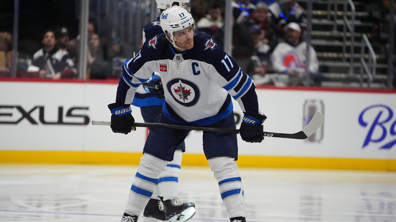 Jets captain Adam Lowry leaves game vs. Utah early