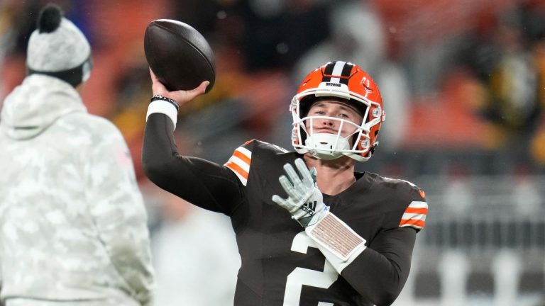 Cleveland Browns quarterback Bailey Zappe (2) warms up before an NFL football game against the Pittsburgh Steelers. (Matt Freed/AP)