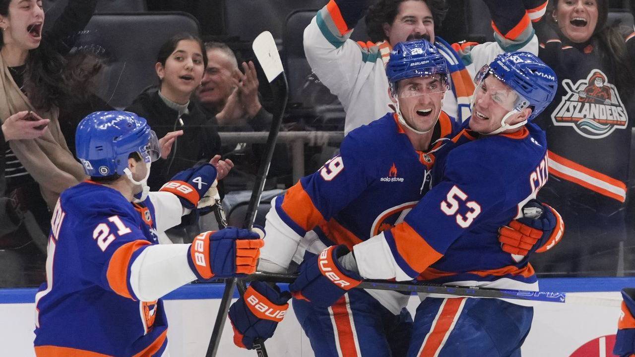 Hurricanes fall to Islanders in Mikko Rantanen’s debut