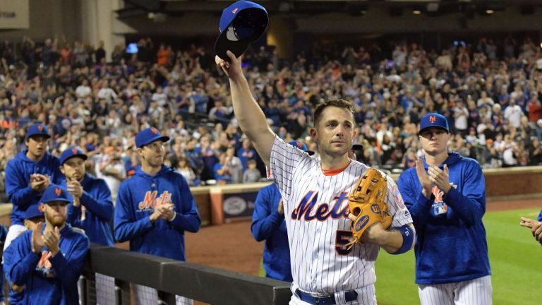 New York Mets third baseman David Wright (5) acknowledges the fans as he leaves the field after coming out of a baseball game during the fifth inning against the Miami Marlins, Saturday, Sept. 29, 2018, in New York. (AP/Bill Kostroun)