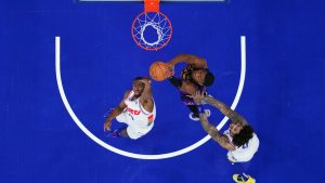 Los Angeles Lakers' Rui Hachimura, center, cannot catch a pass against Philadelphia 76ers' Tyrese Maxey, left, and Kelly Oubre Jr. during the second half of an NBA basketball game, Tuesday, Jan. 28, 2025, in Philadelphia. (Matt Slocum/AP)