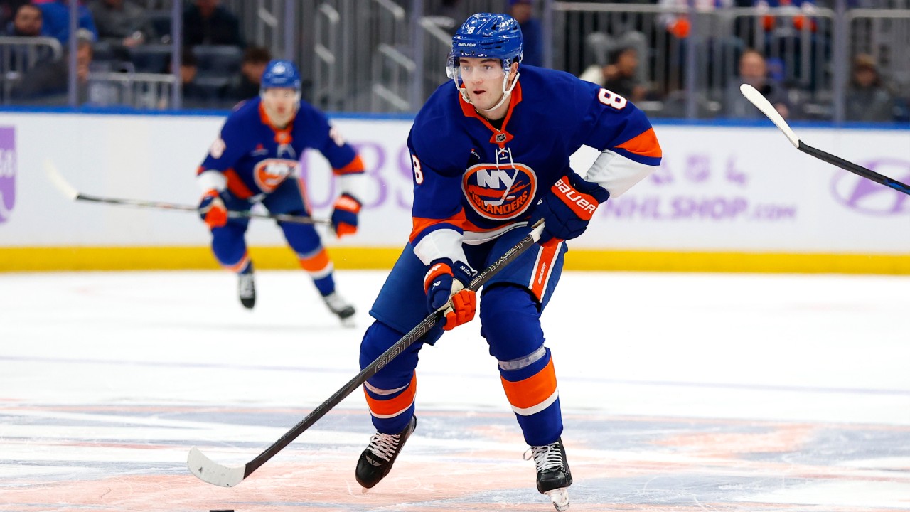 Islanders’ Noah Dobson injures right leg vs. Blue Jackets