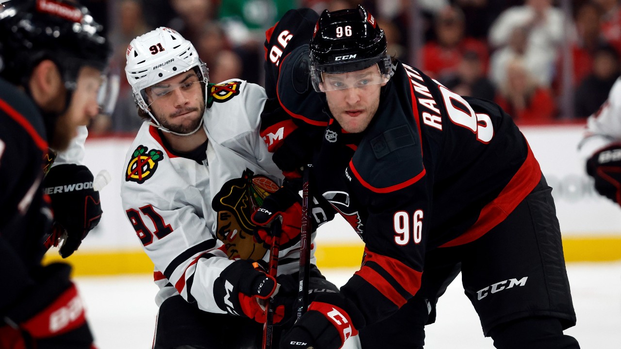 Rantanen scores first goal with Hurricanes in win over Blackhawks