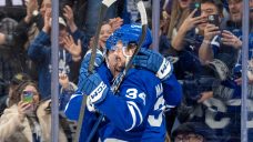 Rielly scores long-awaited goal in OT as Leafs top Flyers for fourth straight win