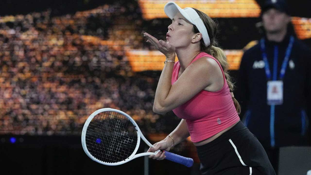 Danielle Collins has a back-and-forth with booing Australian Open crowd