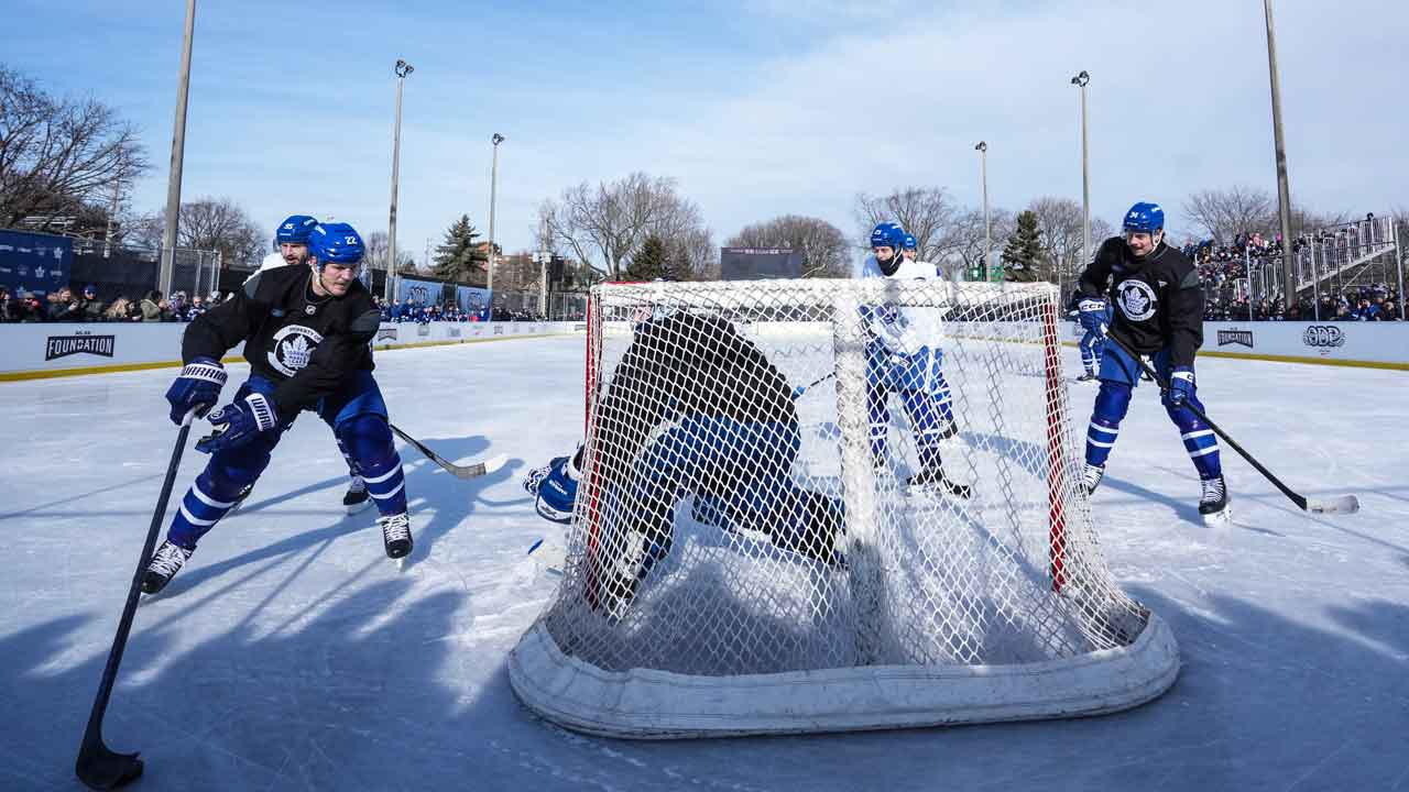 Maple Leafs Notebook: Shanahan takes ’em outside; Quillan’s ironic debut