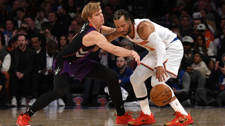 New York Knicks' Jalen Brunson, right, dribbles the ball against Toronto Raptors' Gradey Dick, left, during the first half of an NBA basketball game, Wednesday, Jan. 8, 2025, in New York. (Pamela Smith/AP Photo)