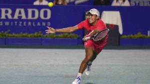 Learner Tien of the U.S, hits a return to Germany's Alexander Zverev, during a Mexican Open tennis match in Acapulco, Mexico, Wednesday, Feb. 26, 2025. (Eduardo Verdugo/AP)