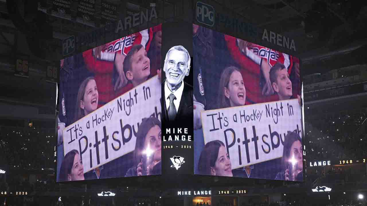 Penguins honour broadcaster Mike Lange during emotional pre-game ceremony