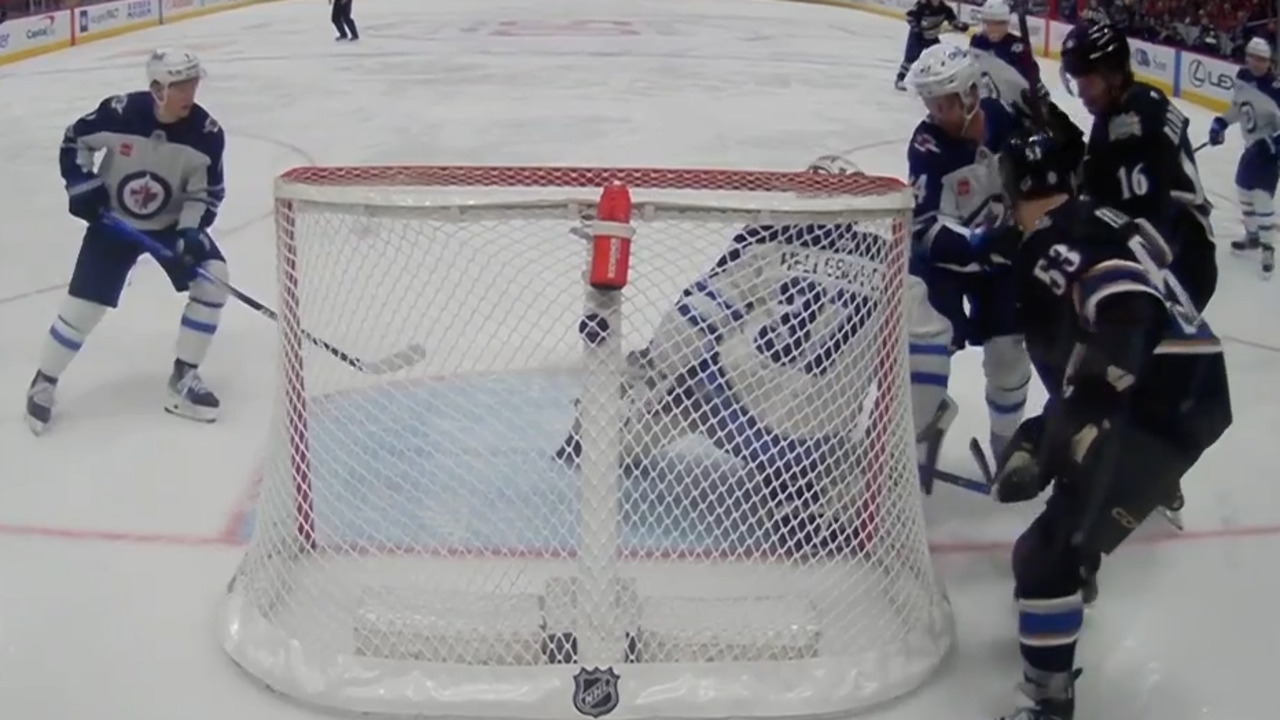 Capitals’ Raddysh scores confusing goal as puck goes missing in net