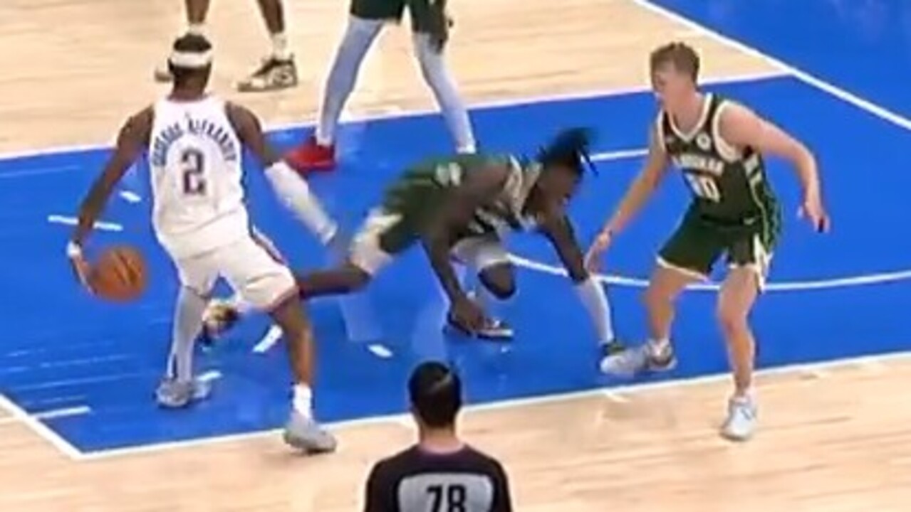 Gilgeous Alexander puts Bucks’ Livingston on skates to score easy bucket