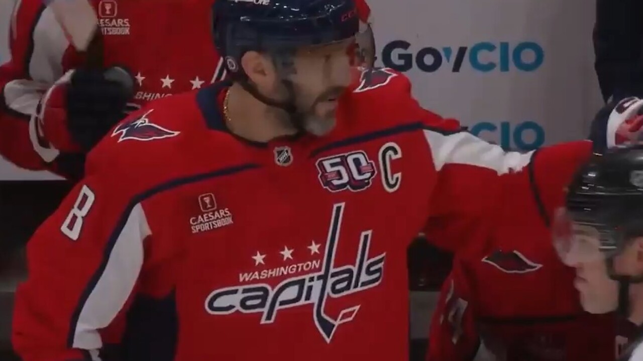 Capitals’ Ovechkin scores empty-net buzzer-beater for career goal No. 878