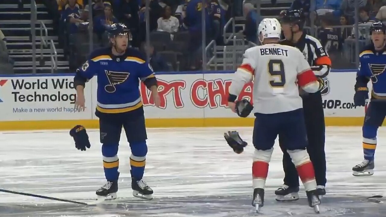 Blues’ Neighbours drops gloves with Panthers’ Bennett after puck drop