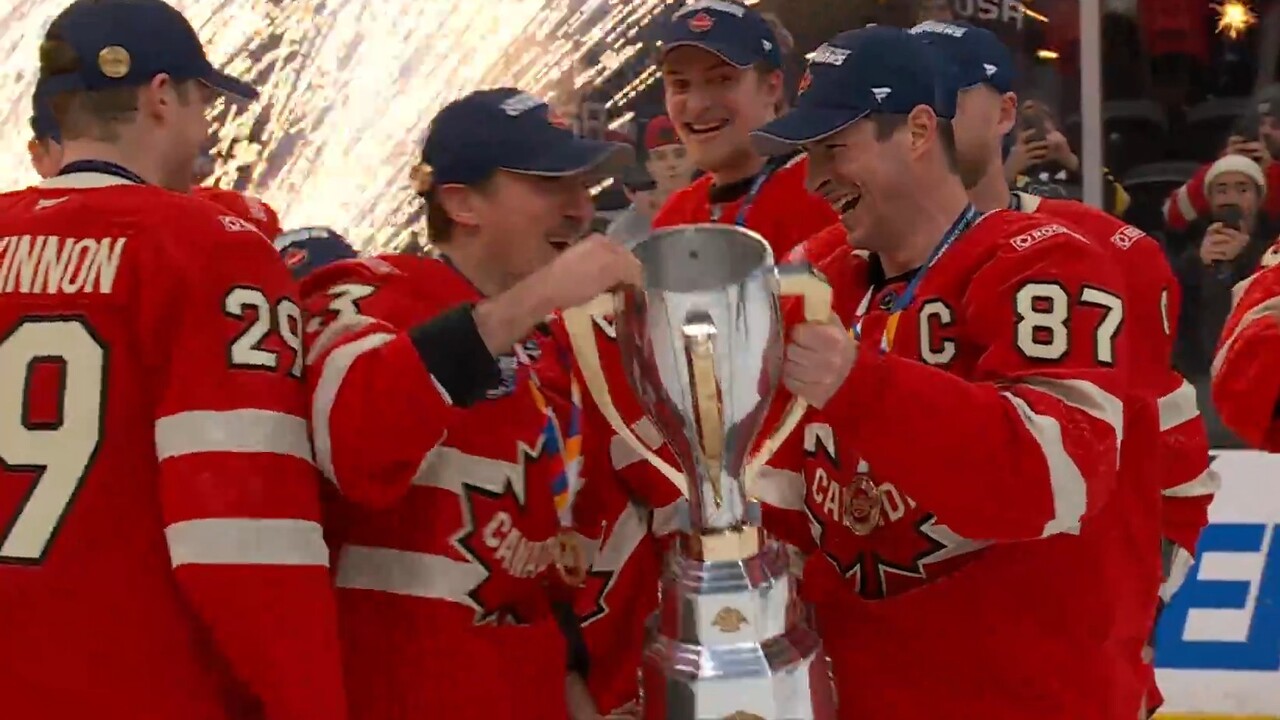 Crosby, Canada presented with 4 Nations Face-Off trophy