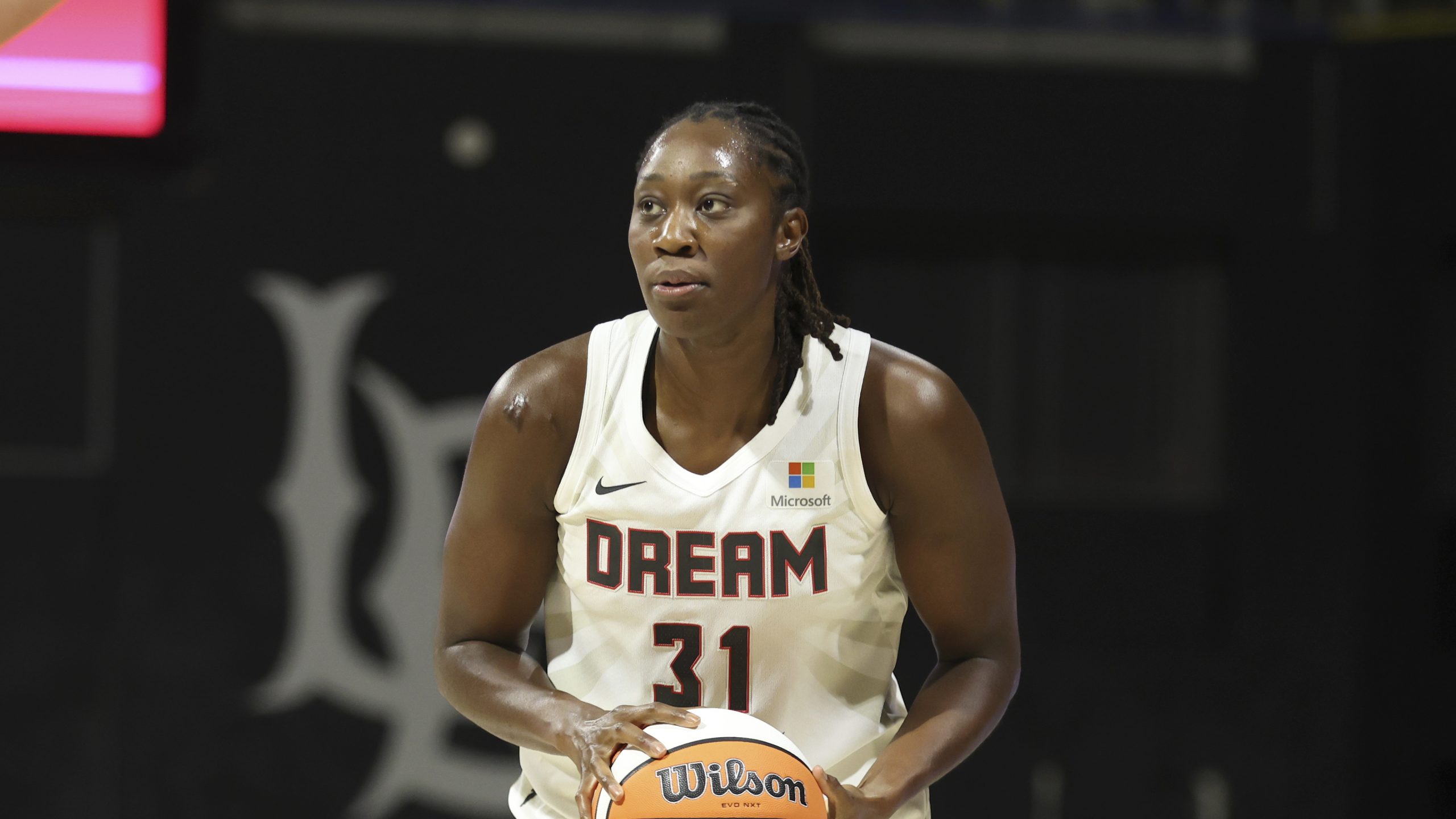 All-time WNBA rebounds leader Tina Charles returns to Sun on one-year deal