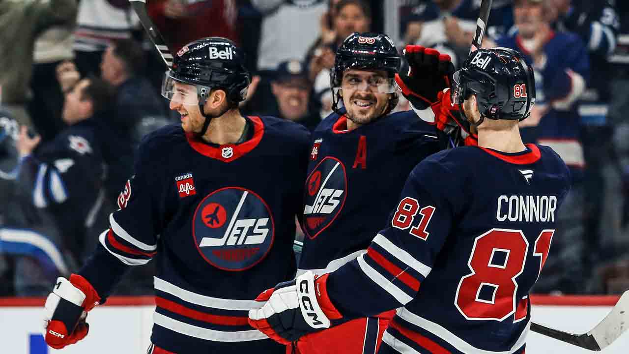 Jets down Islanders to tie franchise record with eighth straight win