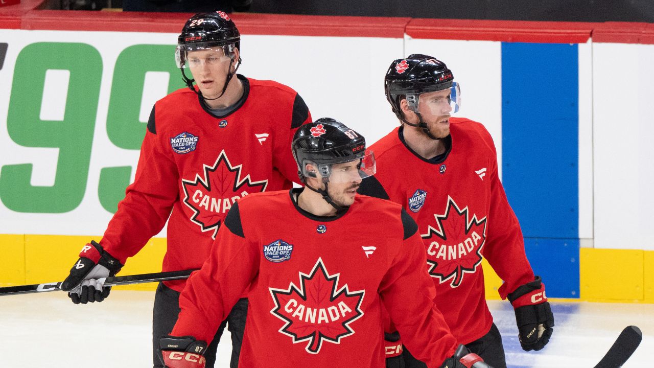 Hockey fans celebrate after Canada’s biggest stars connect for quick goal