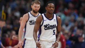 Sacramento Kings guard De'Aaron Fox (5) and forward Domantas Sabonis (11) in the second half of an NBA basketball game. (David Zalubowski/AP)