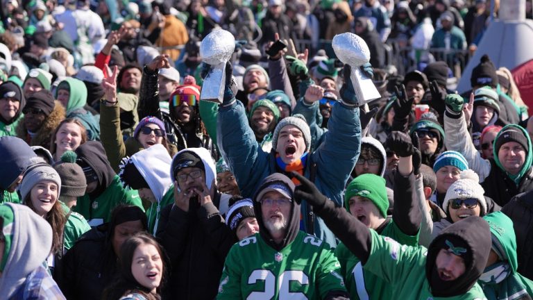 Eagles fans celebrate with Super Bowl parade on Valentine's Day -  Sportsnet.ca