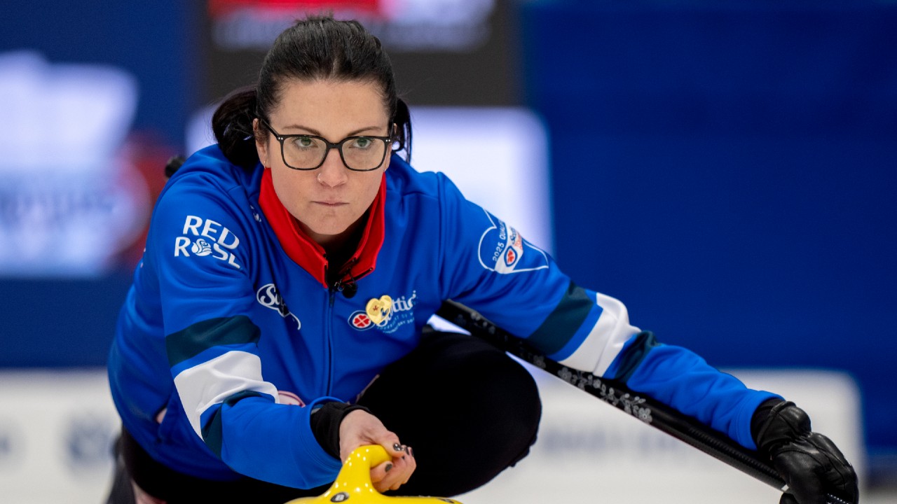 Einarson escapes from early hole to win at Scotties thumbnail