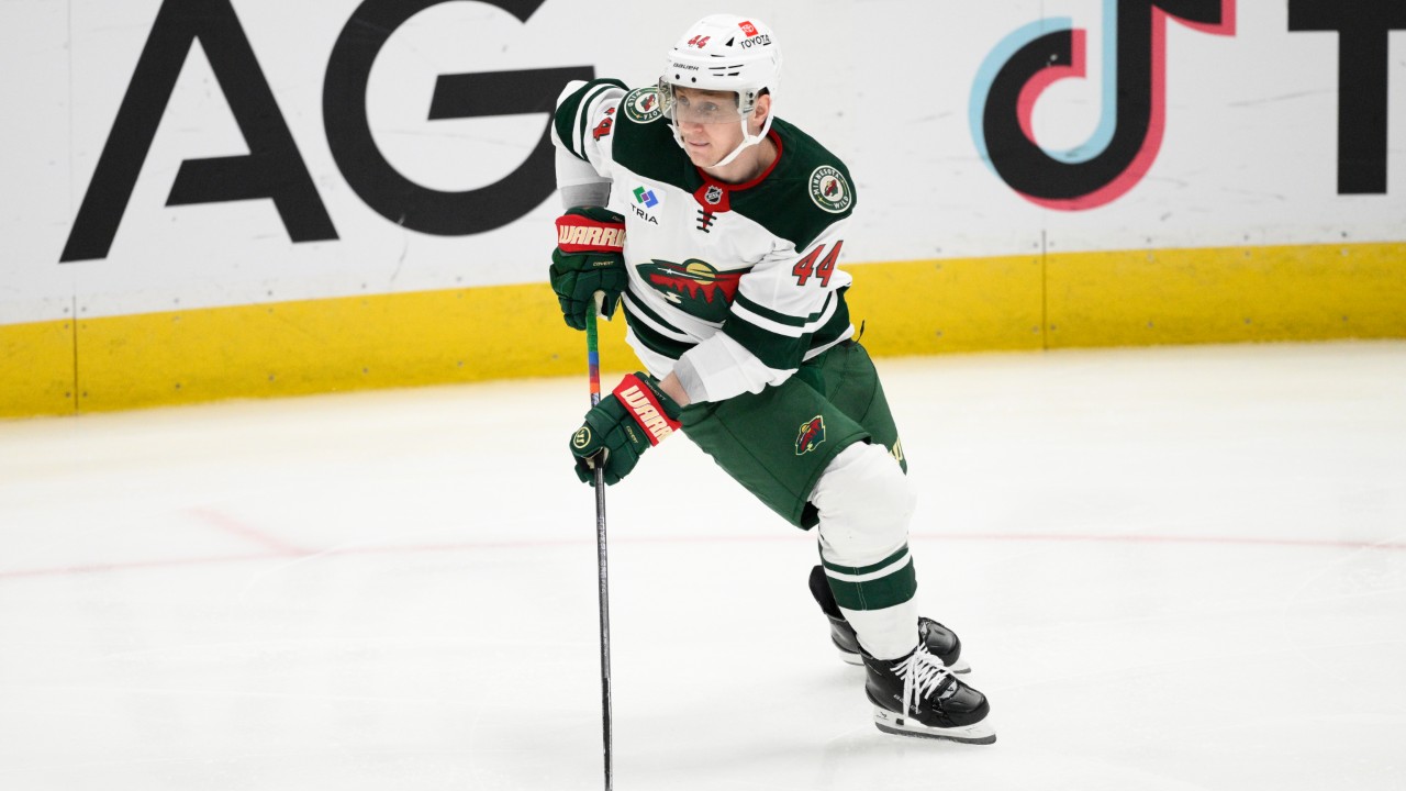 Oilers claim D Travis Dermott off waivers from Wild