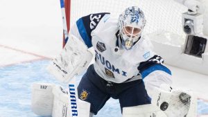 Finland goaltender Kevin Lankinen (32) makes a glove save over Sweden during third period 4 Nations Face-Off hockey action. (Christinne Muschi/CP)