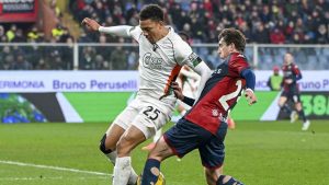 Genoa's Fabio Miretti, right, and Venezia's Joel Schingtienne, left, challenge for the ball during the Serie A soccer match between CFC Genoa 1893 and FC Venezia in Genoa. (Tano Pecoraro/AP)
