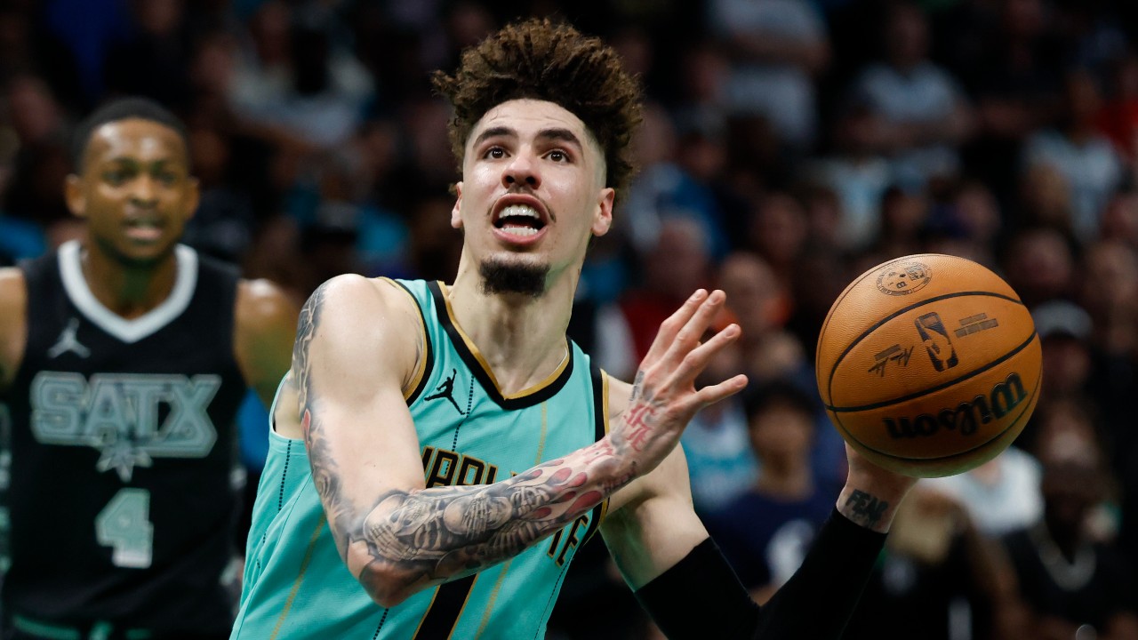 NBA Roundup: Hornets edge Spurs, snap six-game losing streak