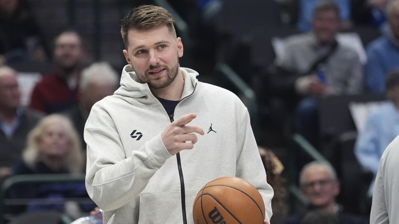 Lakers coach JJ Redick says Doncic could debut as early as Saturday