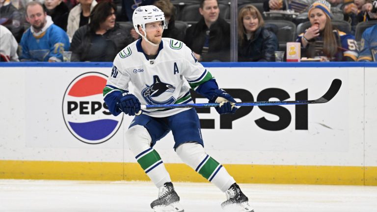 Things go from bad to worse for Canucks' Elias Pettersson