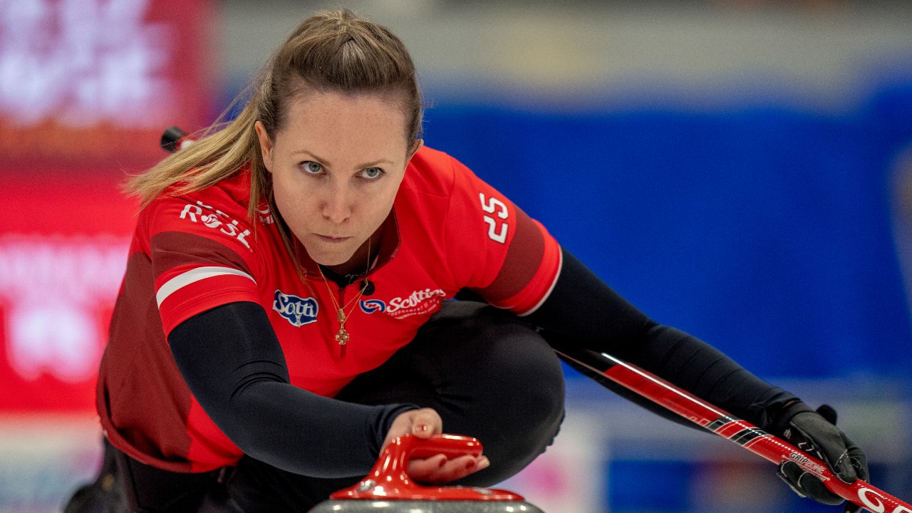 Homan kicks off Scotties title defence with victory