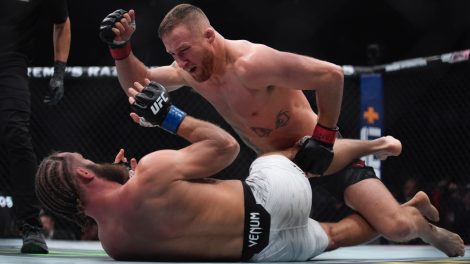 Justin-Gaethje-fights-Rafael-Fiziev-during-a-UFC-313-mixed-martial-arts-lightweight-bout-in-Las-Vegas