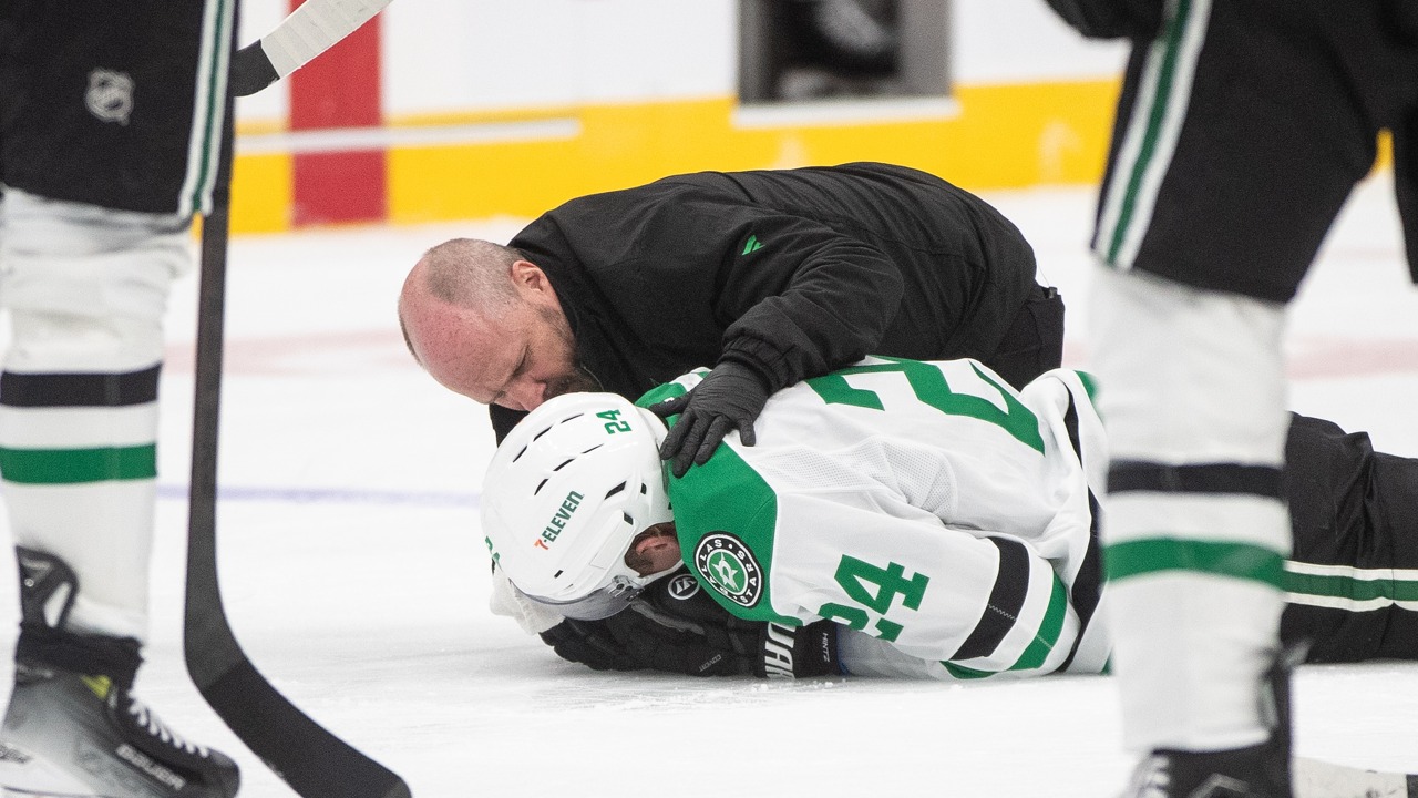 Stars’ Roope Hintz goes to hospital after taking puck to face vs. Oilers